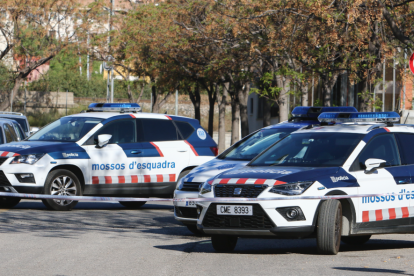 Imagen de archivo de varios vehículos de Mossos en Reus