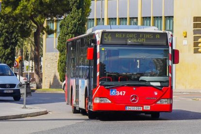 Imatge d'un autobús de l'EMT.
