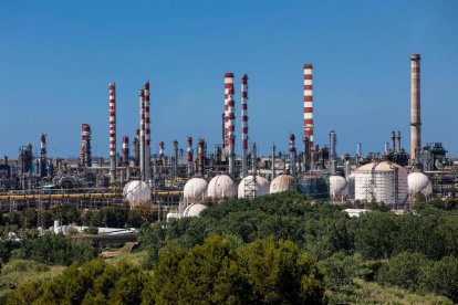 Acción Climática abre un expediente a Repsol por un episodio de fuga de benceno en Constantí