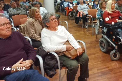 Reunió veïnal al Casal Municipal de la Gent Gran.