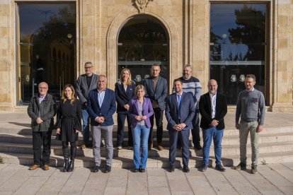 Los miembros del grupo impulsor del Área Metropolitana, reunidos ayer al mediodía en la Diputación.
