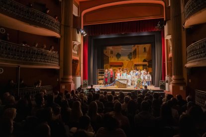 Imagen de archivo del Teatro Principal de Valls lleno durante la representación de Els Pastorets