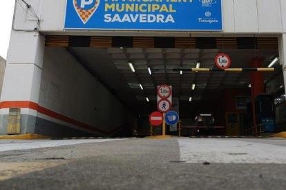 Imatge d’arxiu de l’entrada de l’aparcament municipal Saavedra.