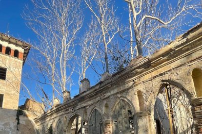 Aspecto del pabellón del balneario del Porcar de Tortosa que el Ayuntamiento rehabilitará para usos turísticos y culturales.