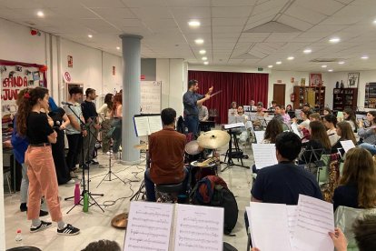 Primer assaig conjunt de la BUMT i els Gospel Messengers, el passat diumenge.