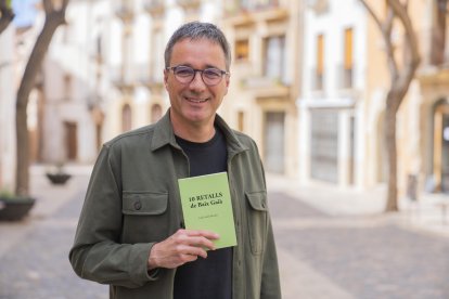 Jordi Suñé Morales, aquest dimecres, a Torredembarra, amb el seu nou llibre.