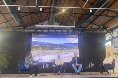 Un instante del debate sobre el río Siurana.