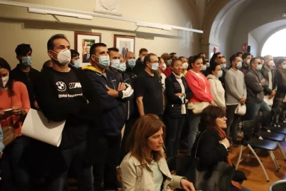 Imatge d'agents de la Guàrdia Urbana de Tarragona durant la seva estada al ple municipal.