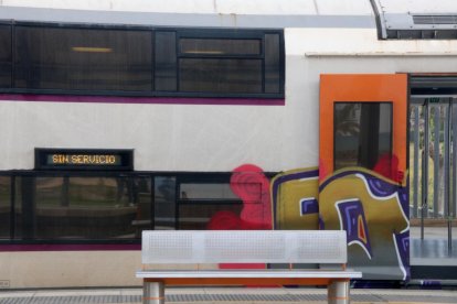 Tren de Rodalies sin servicio debido a una reducción de horarios a raíz de obras en la infraestructura.