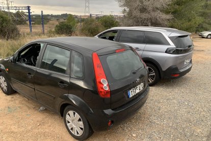 Imatge d'arxiu de vehicles trencats a l'entorn de l'estació del Camp de Tarragona.