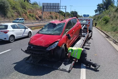 Imatge del vehicle accidentat a l'A-7.