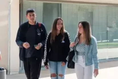Imagen de un grupo de universitarios en la URV.