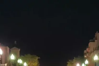 La Rambla Nova de Tarragona durante la noche.
