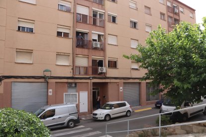 Façana del pis del bloc Sant Maties del barri tarragoní de Sant Pere i Sant Pau on ha tingut lloc el matricidi.