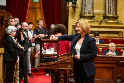 La vicepresidenta primera del Parlament, Raquel Sans, en la votació de la presidència del Parlament.