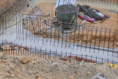 Fotografía de las obras constructivas del silo donde se almacenará el pellet que abastecerá la caldera de biomasa.