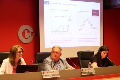 Carme Poveda, Mario Basora e Ivette Moriën, responsable del departamento de Consultoría Energética de la Cambra de Reus.