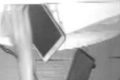 Les imágenes del circuito de videovigilancia confirmaron que el hombre identificado había cometido los robos.