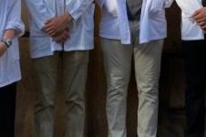 Decenas de estudiantes de Medicina de diferentes universidades de Estados Unidos hacen prácticas de observación en el hospital Santa Tecla.