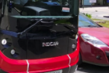 El bus elèctric de Reus Transport ha iniciat una prova sense passatgers.