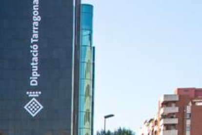 L'edifici de la Imperial Tàrraco amb el logo de la Diputació.