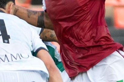 Pablo Fernández durante el partido contra el Huesca