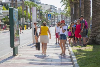 Imatge d'un grup de turistes a Salou