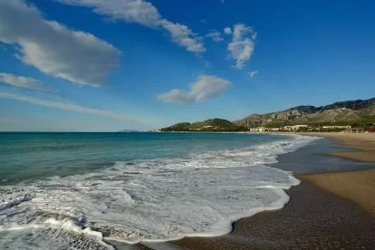 Platja de l'Arenal de l'Hospitalet de l'Infant.