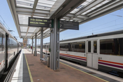 Durant cinc mesos, s'habilitaran 87 autobusos, que oferiran més de 600 trajectes diaris i 30.500 places.