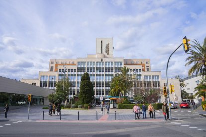 Fachada del Hospital Joan XXIII.