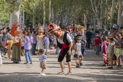 El Seguici Festiu desfiló por el paseo de Misericòrdia desde la plaza de la Pastoreta hasta el Santuario, donde se llevaron a cabo los bailes finales.