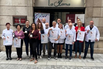 Imatge dels representants dels restaurants participants a les jornades del romesco.