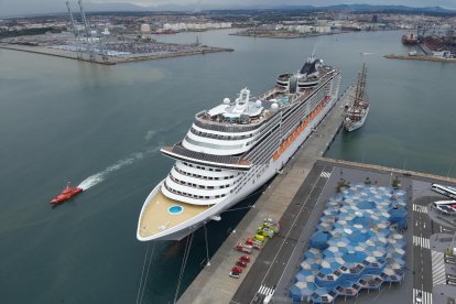 Imagen aérea del simulacro en el crucero en el Puerto de Tarragona
