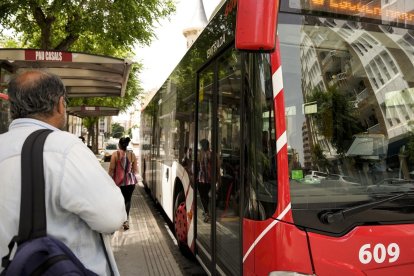 Imatge d'un bus de l'EMT.