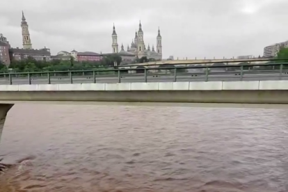 Imagen del Ebro en su paso por Zaragoza.