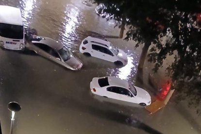Imagen de la calle Smith de Tarragona parcialmente inundada.