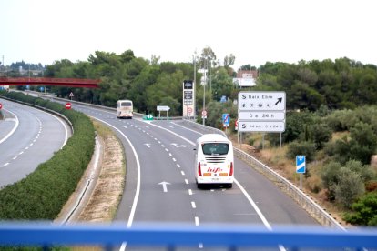 Dos únics busos circulant per l'AP-7 a l'Aldea aquest dilluns
