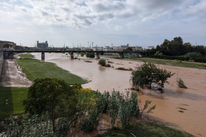 Imagen del río Francolí esta mañana después del paso de la DANA por la ciudad.