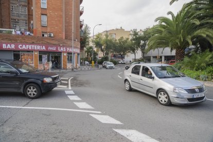 La avenida de Marià Fortuny asume mucho tráfico viario.