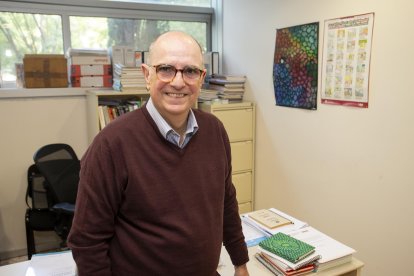 El exrector de la Rovira i Virgili en su despacho universitario en el Campus Sescelades.