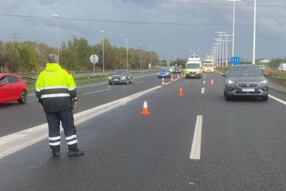 Imatge d'arxiu d'un control de mobilitat dels Mossos arran de la DANA el passat 4 de novembre.