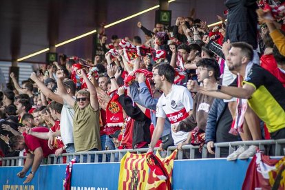 Imagen de un desplazamiento de la afición grana en el estadio Johan Cruyff.
