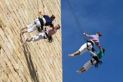 Petits i grans es van aplegar davant el monument per veure l’espectacle 'Fargar'