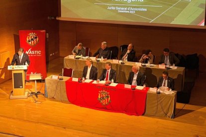 Lluís Fàbregas pren la paraula en una Junta d’Accionistes anterior.