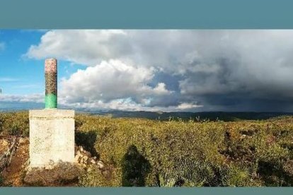 Imagen de la cima del Pico de la Mola, de 318 metros de altitud, situado en el municipio de Torredembarra.