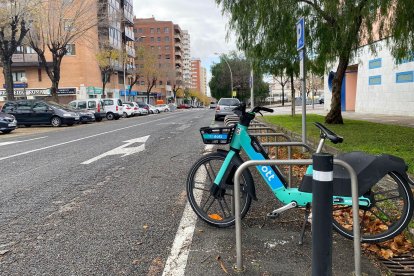 La flota de patinets de Dott, l’empresa concessionària del servei a Tarragona, triplica la de bicicletes elèctriques.