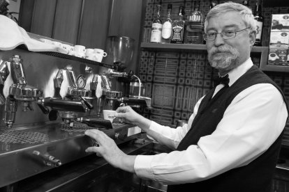 El barista Cisco Gómez Masdeu, del Moto Club.