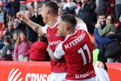 Pablo celebrant un dels gols del partit.