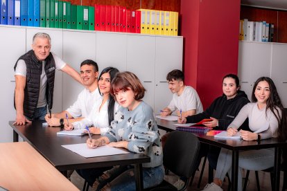 Imparteixen cursos en modalitat presencial i també teleformació.