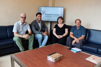 Fotografía de archivo de representantes de los ayuntamientos de Vila-seca, Salou, Reus y Constantí, en un encuentro sobre FuneCamp el verano del 2024.
